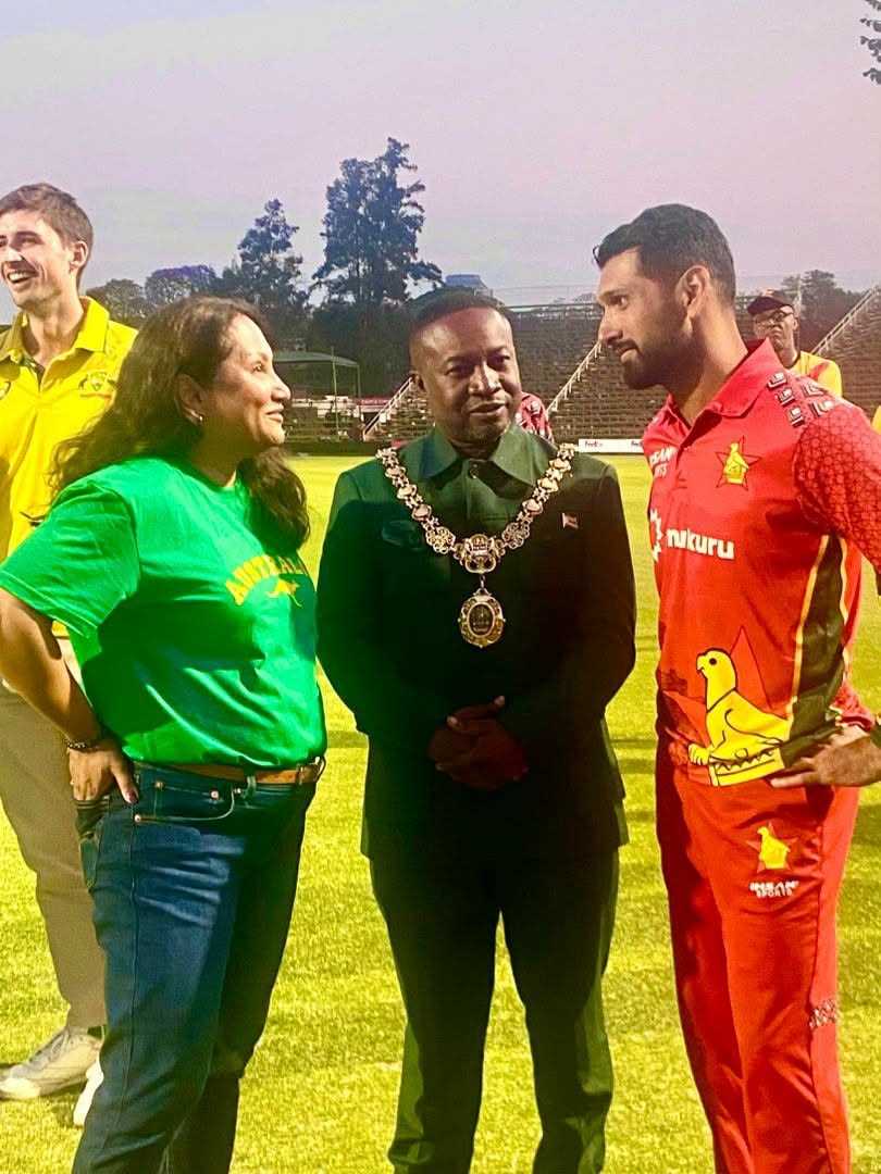 MAYOR MAFUME WATCHES ZIM vs AUS WITH AUSSIE AMBASSADOR.